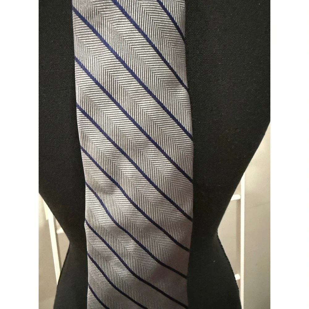 Brooks Brothers Silk Tie Silver Grey Navy Blue‎ Stripe Herringbone Woven England